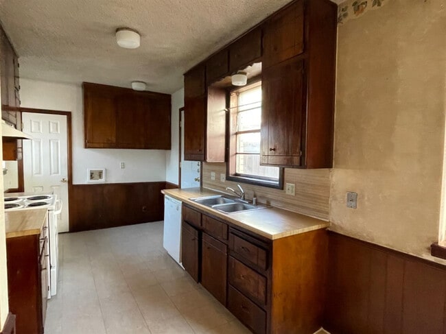 Photo - 610 N Elkhart Ave