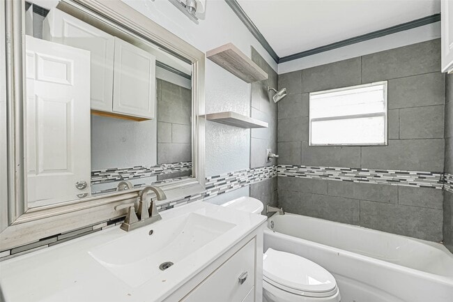 Photo - 4821 Alvin St