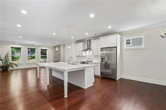 Photo - 875 Beryl St SW