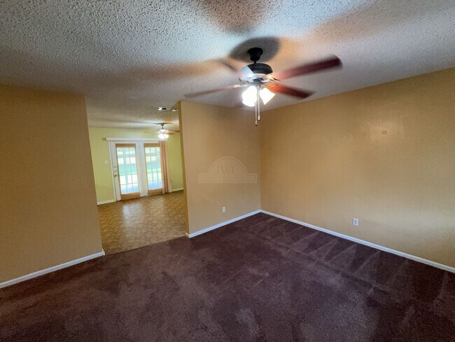 Photo - 820 Michelle Dr