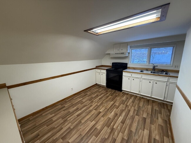 Photo - Upper 2BR in Heart of Grandville Unidad 2