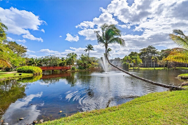 Building Photo - 777 SE 2nd Ave Unit D123