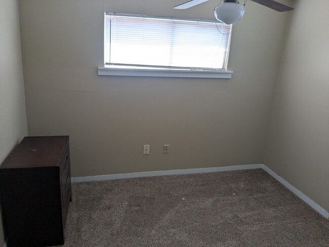 Photo - 2432 Oakdale St