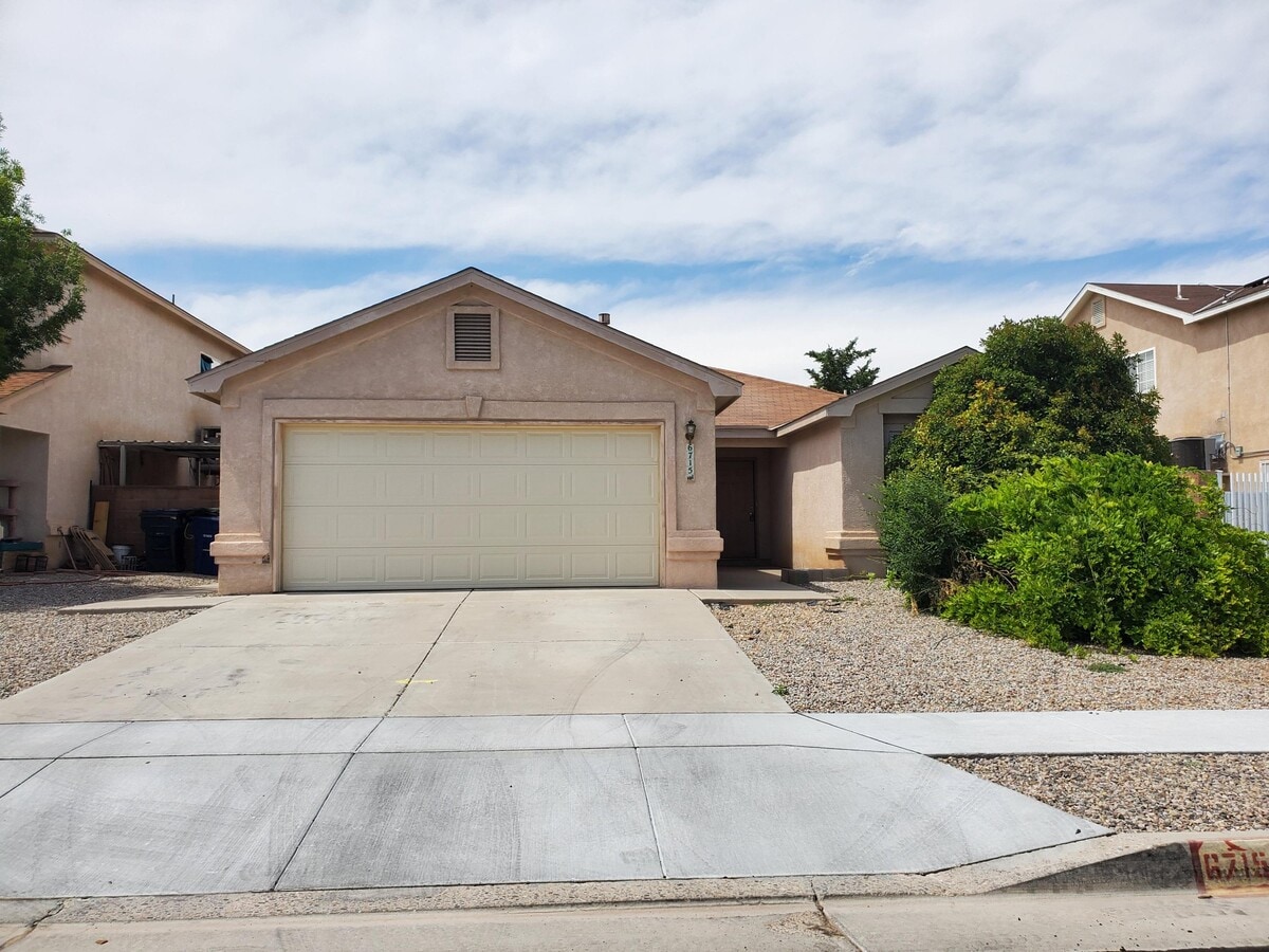Photo - 6715 Silkwood Ave NW