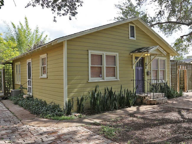 Building Photo - 208 N 8th St