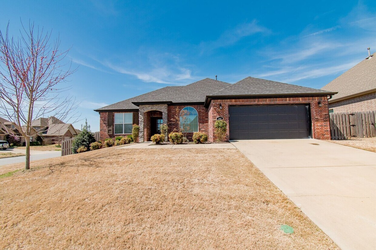 Like New 3 Bedroom Home near Stonebridge M... - Like New 3 Bedroom Home near Stonebridge M...