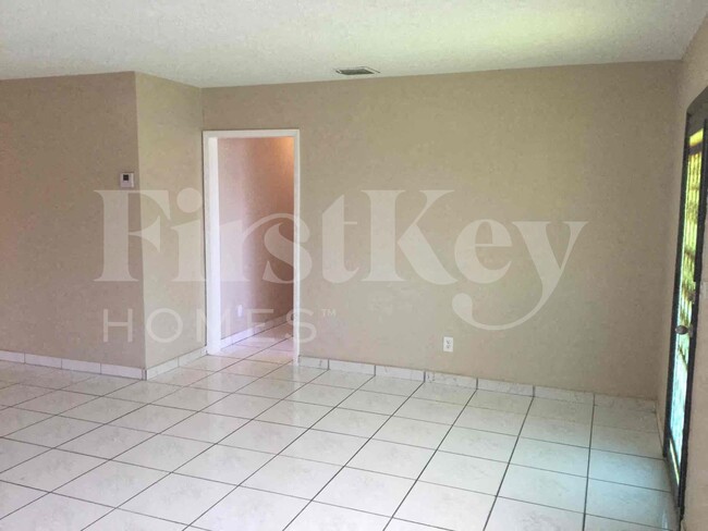 Photo - 855 W 72nd St