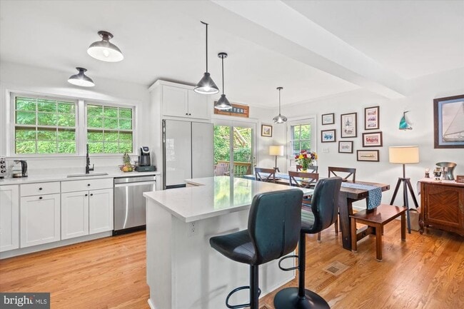 Photo - 809 E Timber Branch Pkwy