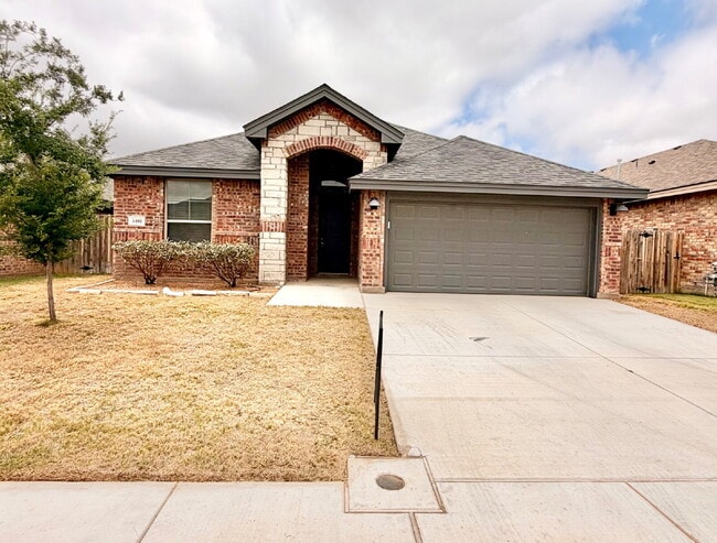 Building Photo - "Charming 3-Bedroom Oasis with 2 Full Baths in Odessa's Heart – Expansive 1895 Sq. Ft.!"