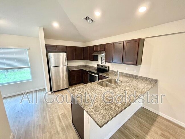 Photo - 2084 Hilton St