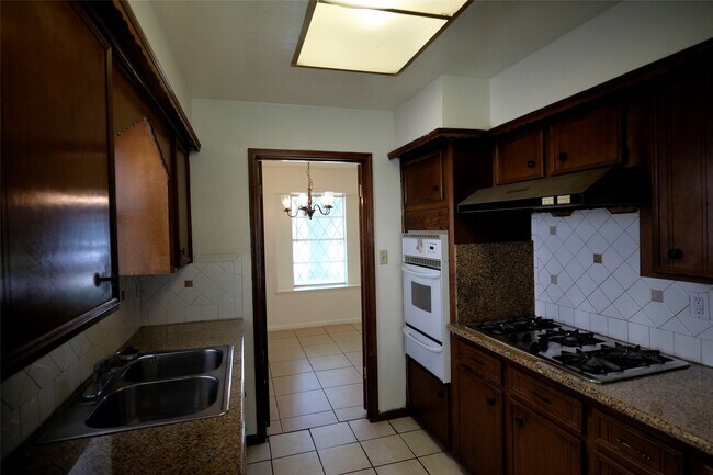 12515 Bexley Dr