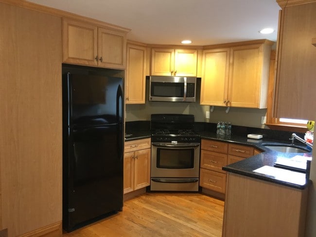 Building Photo - 4 Center St Unit 2 Rental