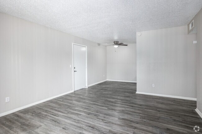 B2 - 2BD, 2BA - 925SF - Living Room