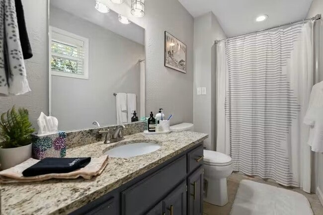 Photo - 15 Churchill Dr