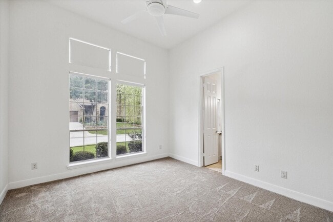 Building Photo - 95 N Mews Wood Ct