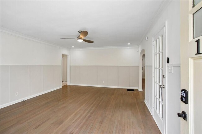 Photo - 1649 Beecher St SW