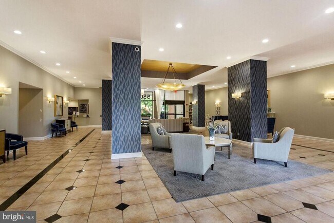 Building Photo - 5500 Holmes Run Pkwy Unit 601