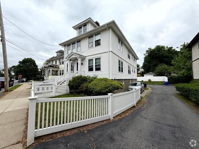 Building Photo - 78 Hunnewell Ave Rental