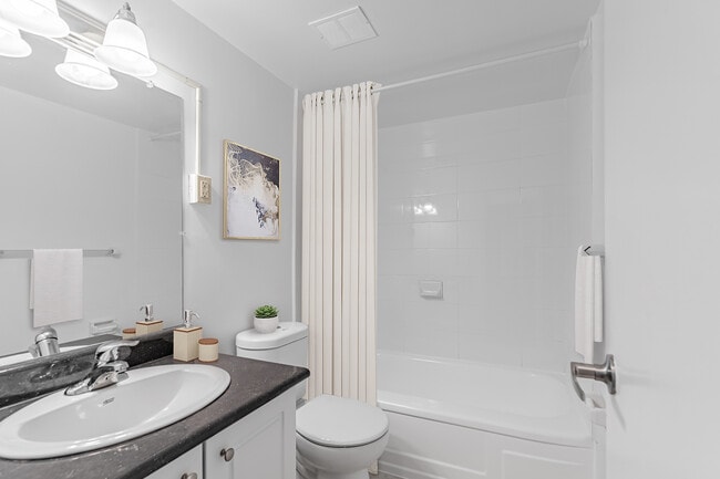 Photo - 569 Sheppard Avenue West