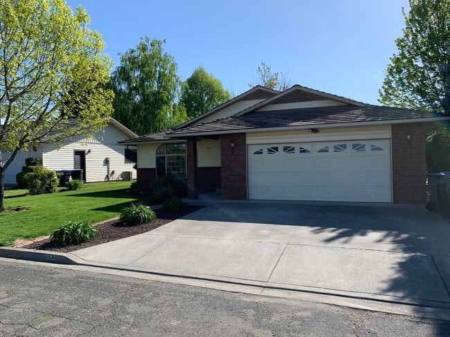 Photo - 1831 Fairway Dr