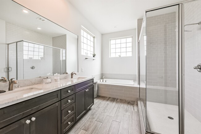 Photo - 1040 W 26th St