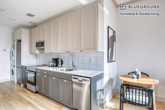 Photo - 371 E 10th St Unidad FL6-ID1044