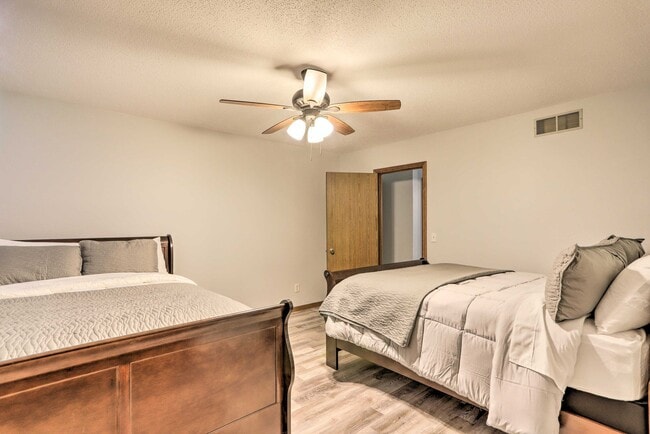 Photo - 6834 Woodmeadow Dr