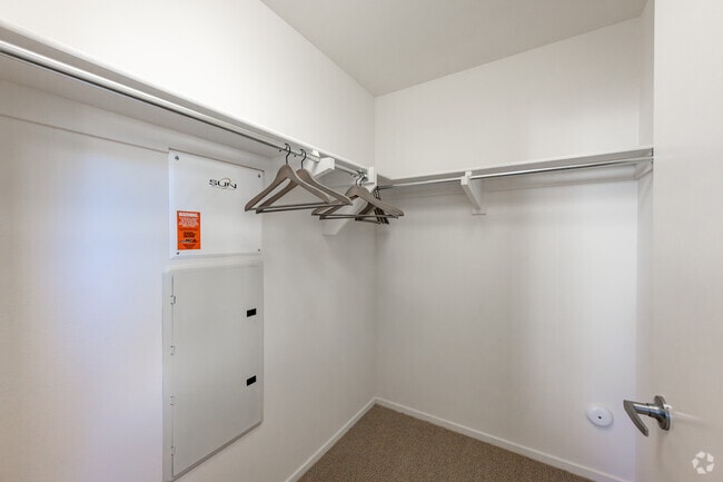 1BD, 1BA - 679SF - Primary Bedroom Closet