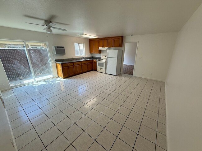 Building Photo - 222-222 W J St Unit 222 -  3 Rental