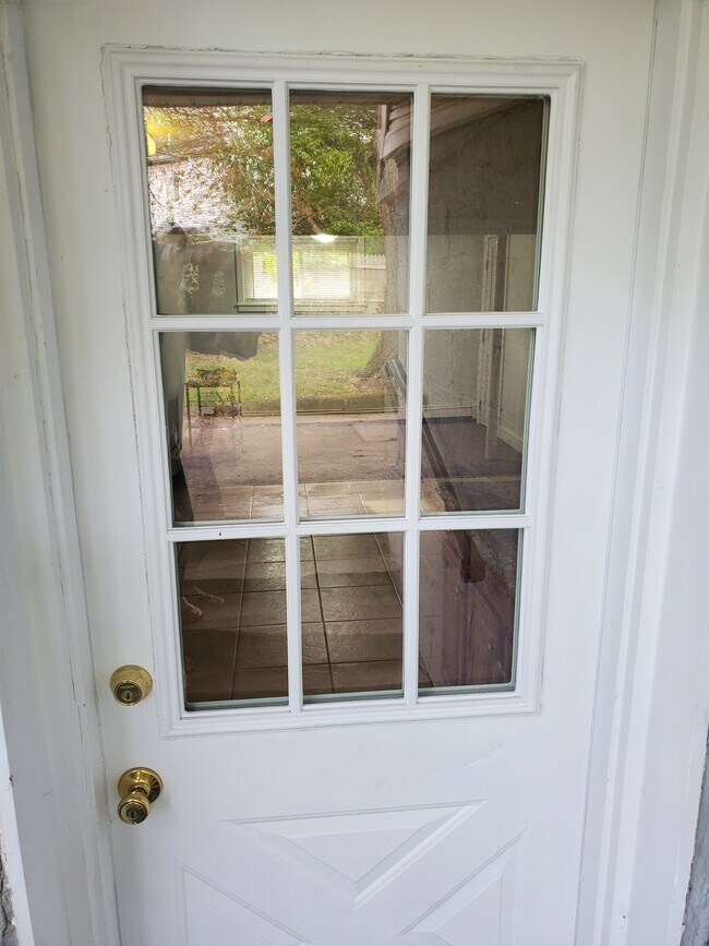 27 Brookhaven Dr Apartment Unit Downstairs Sound Beach, NY