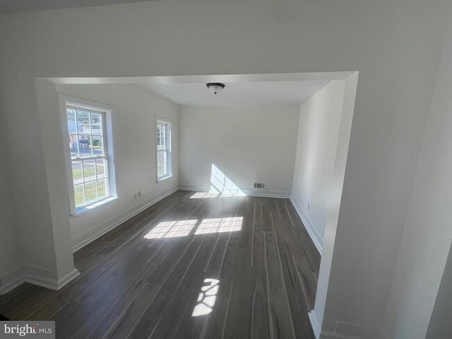 Photo - 301 N 8th St
