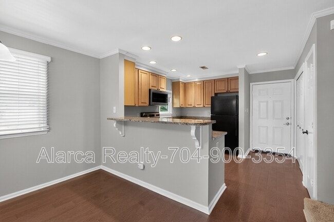 Photo - 333 Circle Ave Unit #R