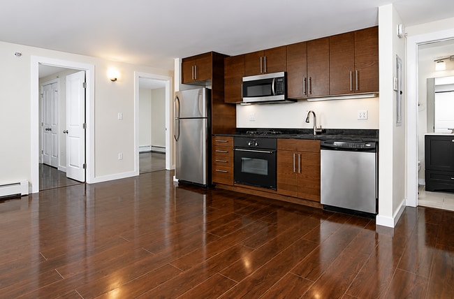 Building Photo - 16 E Springfield St Unit 2