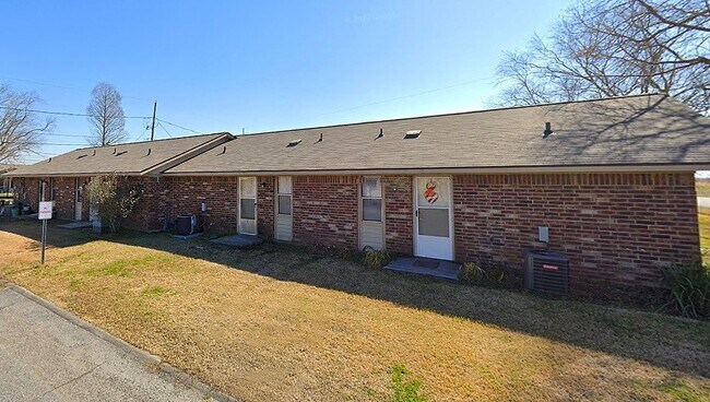 Photo - 425 Memorial Dr