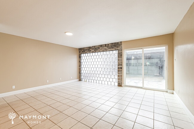 11889 Algonquin Dr