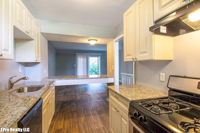 Photo - 1790 Lyle Ave