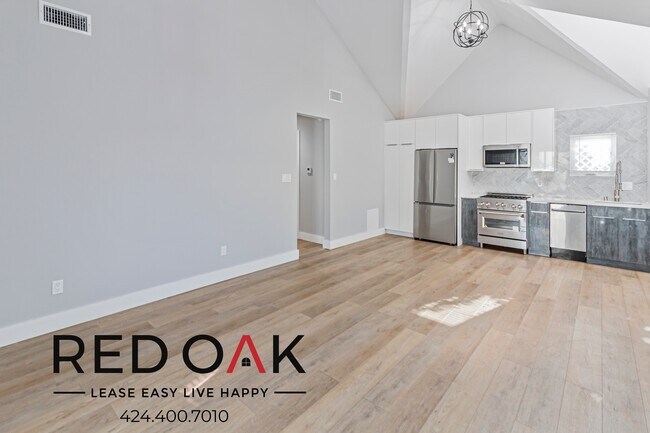 Photo - Gorgeous Two Bedroom with High Ceilings, R...