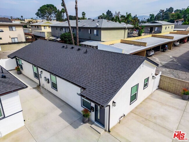 Photo - 1258 Mariposa St