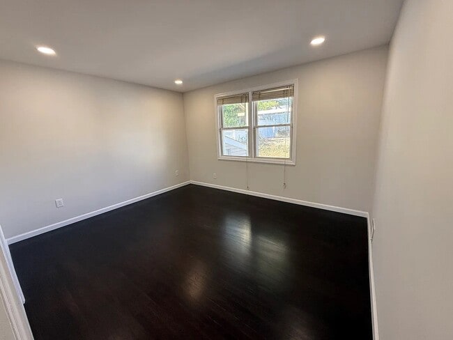 Photo - 627 Mola Blvd