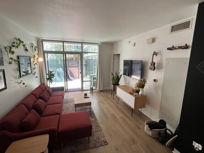 Building Photo - 425 W Beech St Unit 234 Rental