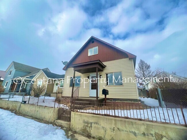 Photo - 1265-1265-1262 1st St Unit 1265 Farrell