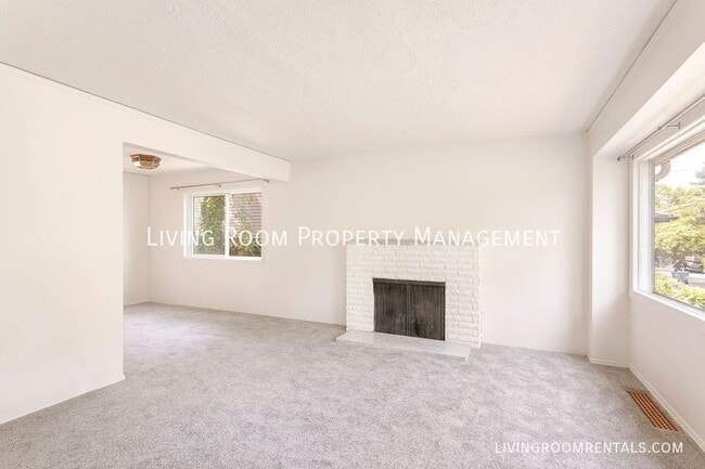 Photo - 3740 SE Tibbetts St