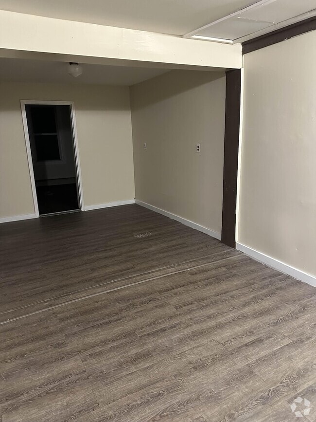Building Photo - 326 Main St Rental