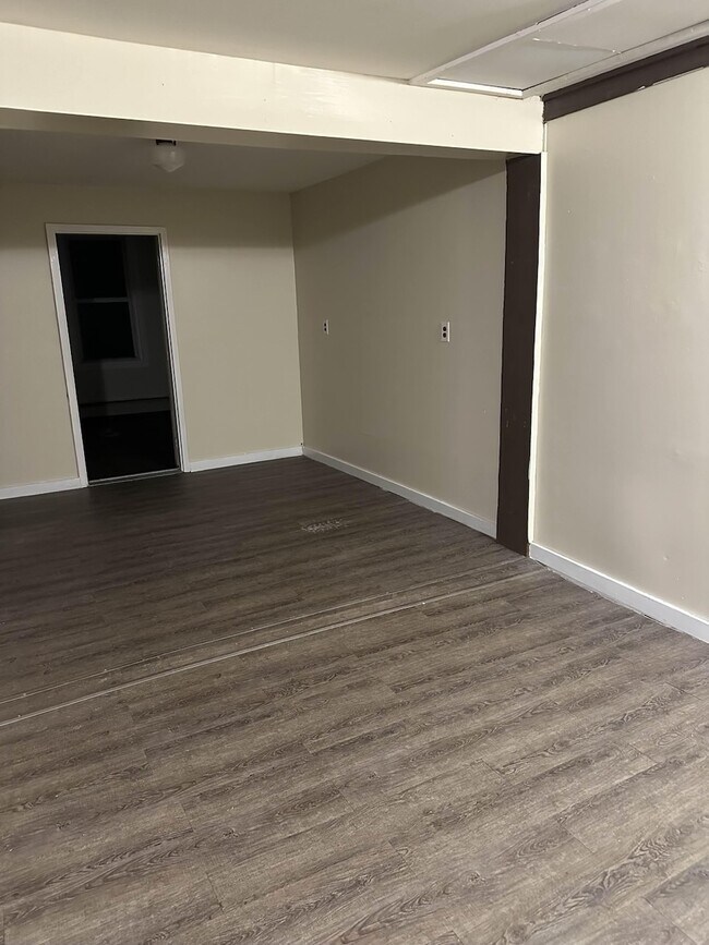 Building Photo - 326 Main St Rental