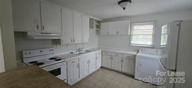 Photo - 508 Arlington Cir NW