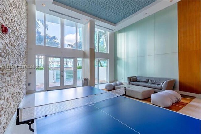 Photo - 41 SE 5th St Unidad 41 SE 5th St # 1106