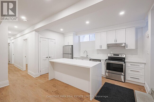 Photo - 253 Pape Ave