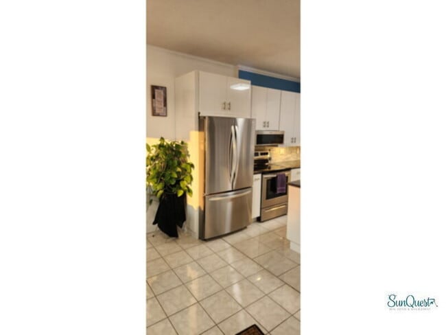 Photo - Carefree living in this immaculate updated 1 bedroom condo!