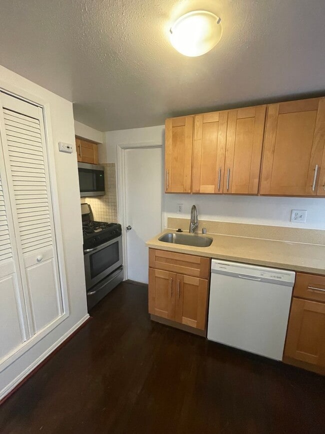Building Photo - 1526 5th St Unit B Rental