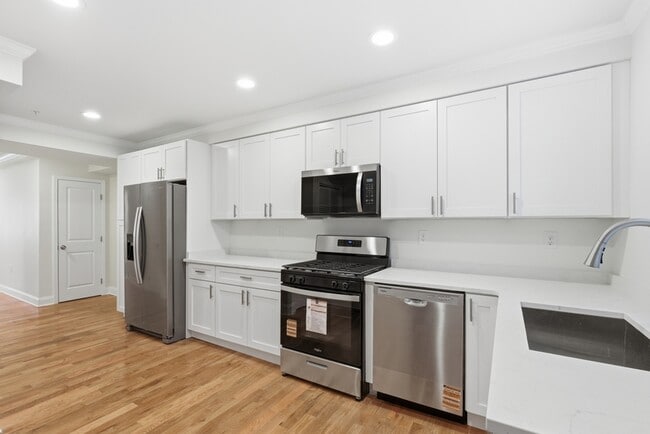 Photo - 2206 Cambridge St